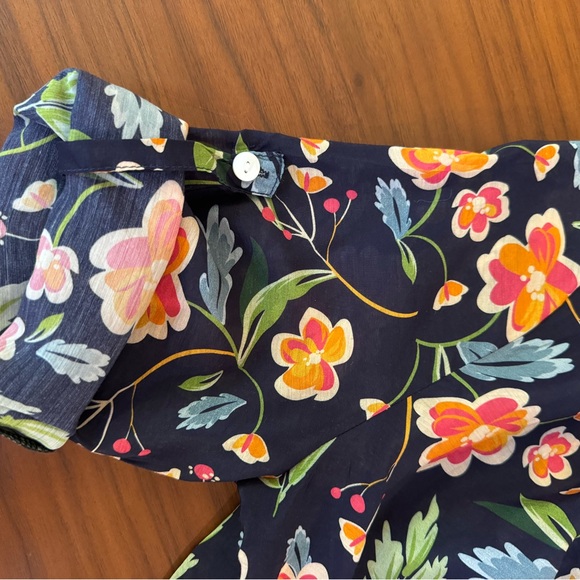 NWOT Gorgeous Floral Blouse - Picture 8 of 13